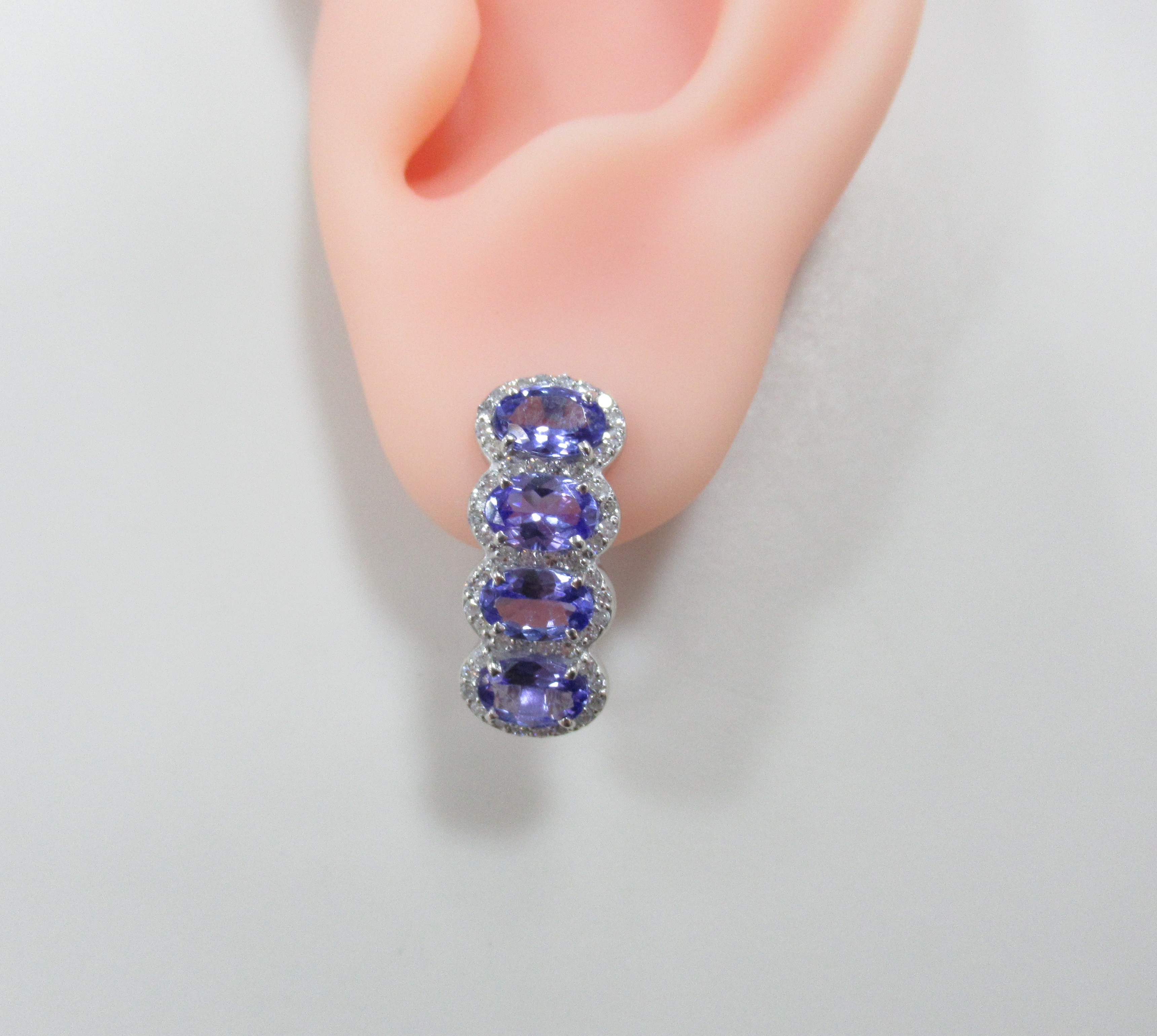 Серьги из белого золота с танзанитами